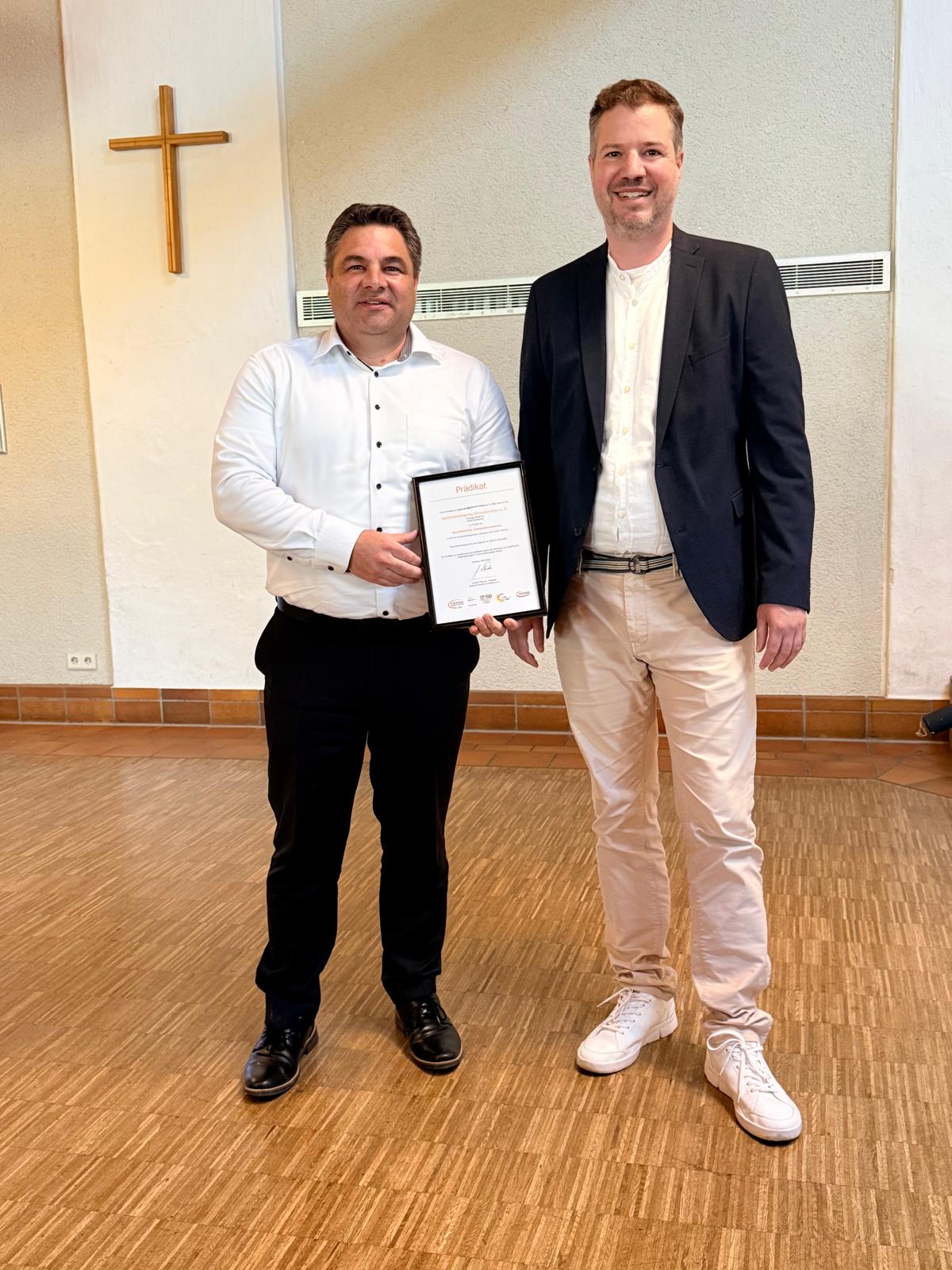 Christian Moog und Benjamin Sutter bei der ZertifikatsÜbergabe zum Qualifizierten Integrationsverein
